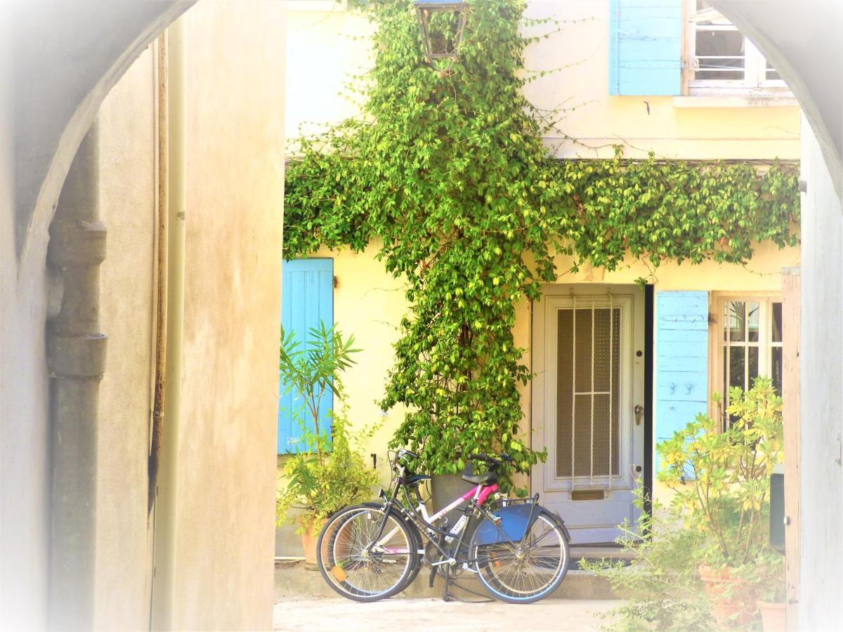 Cosy spacieux ,calme à 200 m des Arènes, wifi Arles Extérieur photo