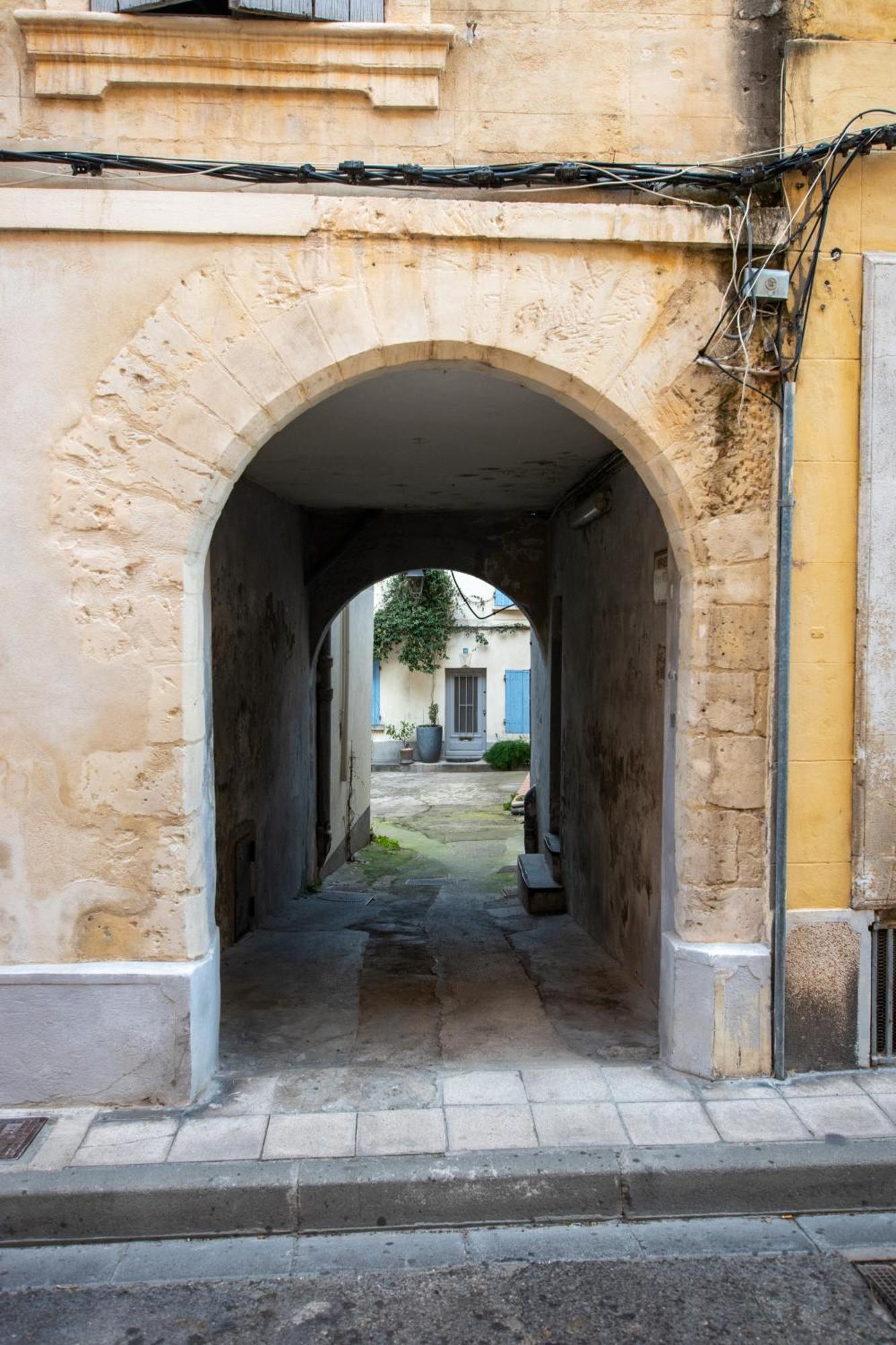 Cosy spacieux ,calme à 200 m des Arènes, wifi Arles Extérieur photo