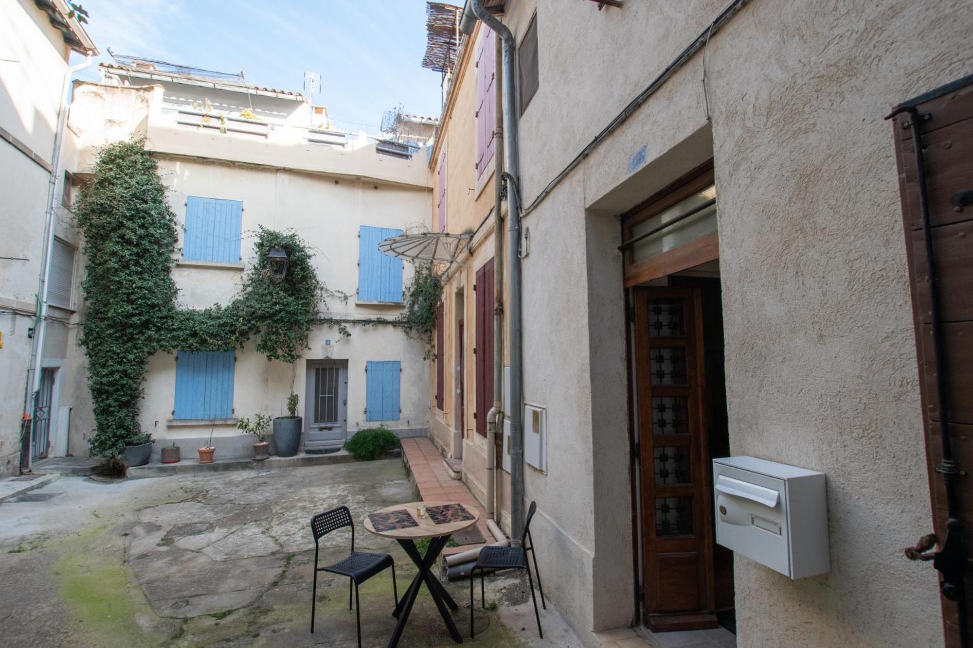 Cosy spacieux ,calme à 200 m des Arènes, wifi Arles Extérieur photo